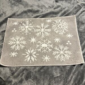 Snowflake Bath Rug -silver gray mat snow 17x24 inches